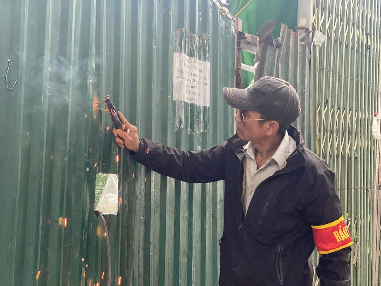 Hà Nội: Phường Vĩnh Tuy ra quân dẹp chợ tạm, chợ cóc- Ảnh 10. Hà Nội: Phường Vĩnh Tuy ra quân dẹp chợ tạm, chợ cóc- Ảnh 10.