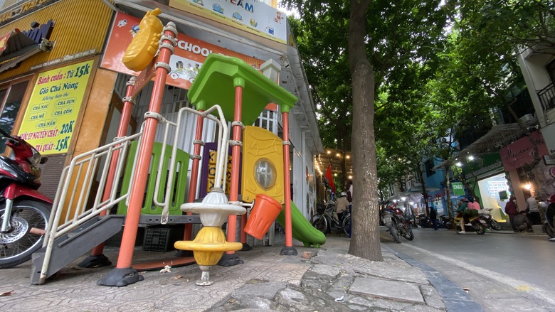 Hà Nội: Phường Vĩnh Tuy ra quân dẹp chợ tạm, chợ cóc- Ảnh 5. Hà Nội: Phường Vĩnh Tuy ra quân dẹp chợ tạm, chợ cóc- Ảnh 5.