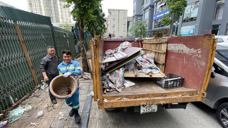 Hà Nội: Phường Vĩnh Tuy ra quân dẹp chợ tạm, chợ cóc- Ảnh 14. Hà Nội: Phường Vĩnh Tuy ra quân dẹp chợ tạm, chợ cóc- Ảnh 14.