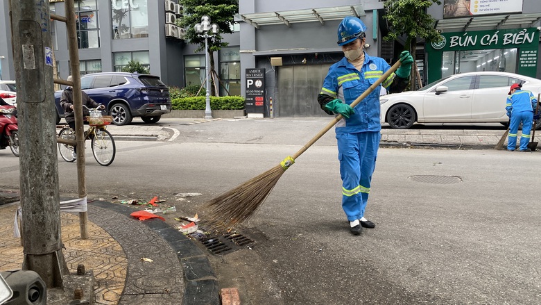 Hà Nội: Phường Vĩnh Tuy ra quân dẹp chợ tạm, chợ cóc- Ảnh 12. Hà Nội: Phường Vĩnh Tuy ra quân dẹp chợ tạm, chợ cóc- Ảnh 12.