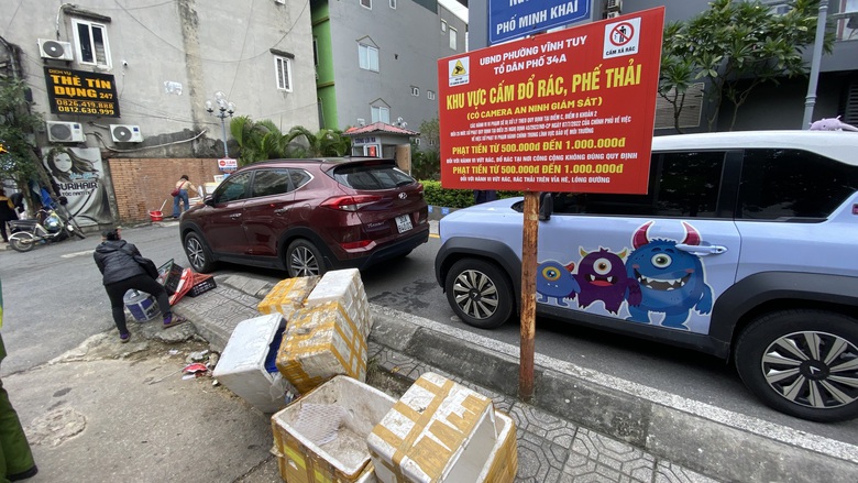 Hà Nội: Phường Vĩnh Tuy ra quân dẹp chợ tạm, chợ cóc- Ảnh 3. Hà Nội: Phường Vĩnh Tuy ra quân dẹp chợ tạm, chợ cóc- Ảnh 3.