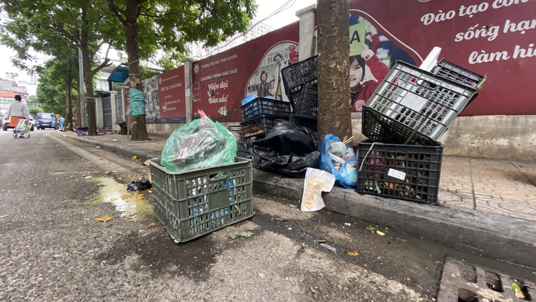 Hà Nội: Phường Vĩnh Tuy ra quân dẹp chợ tạm, chợ cóc- Ảnh 1. Hà Nội: Phường Vĩnh Tuy ra quân dẹp chợ tạm, chợ cóc- Ảnh 1.