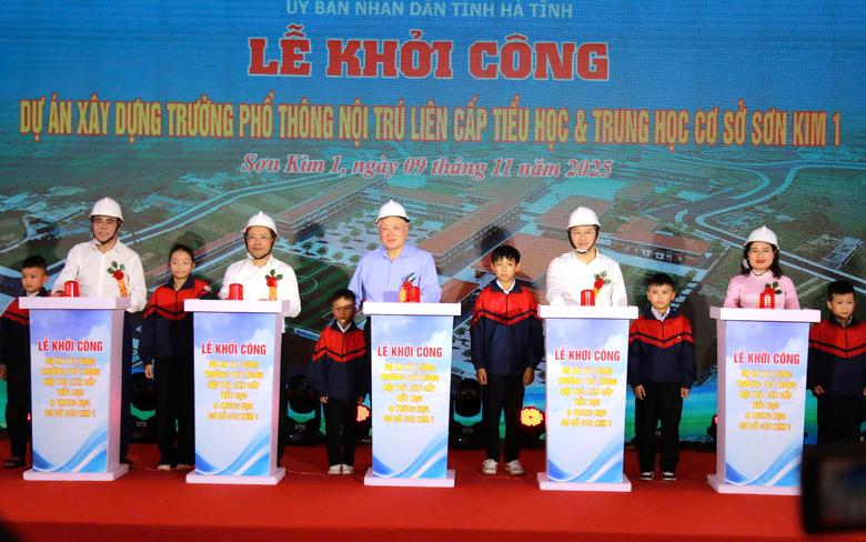 Hà Tĩnh: Chắp cánh những ước mơ cho học sinh vùng biên viễn- Ảnh 1.