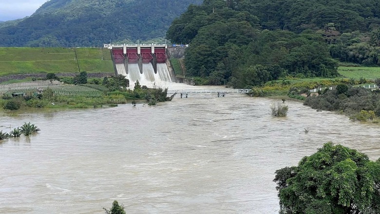 EVNGENCO1 vận hành điều tiết hồ chứa, bảo đảm an toàn hạ du trong mưa lớn tại Lâm Đồng- Ảnh 1. EVNGENCO1 vận hành điều tiết hồ chứa, bảo đảm an toàn hạ du trong mưa lớn tại Lâm Đồng- Ảnh 1.