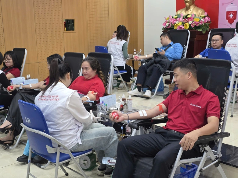 Tuổi trẻ ng&agrave;nh X&acirc;y dựng lan tỏa nghĩa cử cao đẹp hiến m&aacute;u cứu người- Ảnh 4.