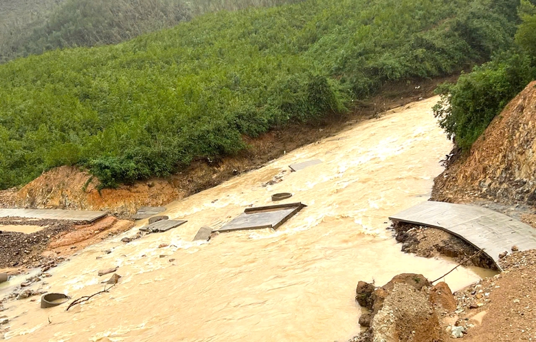 Mưa lũ g&acirc;y thiệt hại 3 g&oacute;i thầu cao tốc Quy Nhơn - Ch&iacute; Thạnh, nguy cơ chậm tiến độ- Ảnh 5.