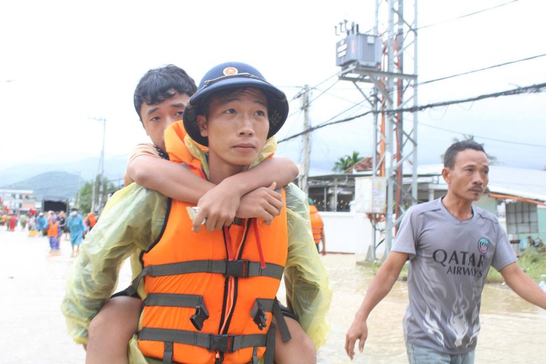 Mưa lũ lịch sử tại miền Trung: H&agrave;ng cứu trợ quốc tế đến với b&agrave; con tỉnh Gia Lai, Đắk Lắk- Ảnh 24.