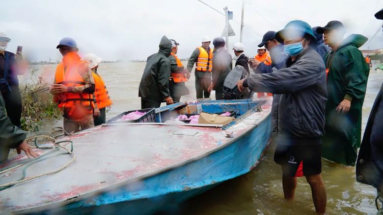 Mưa lũ lịch sử tại miền Trung: H&agrave;ng cứu trợ quốc tế đến với b&agrave; con tỉnh Gia Lai, Đắk Lắk- Ảnh 15.
