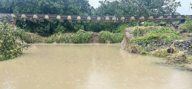 Mưa lũ lịch sử tại miền Trung: H&agrave;ng cứu trợ quốc tế đến với b&agrave; con tỉnh Gia Lai, Đắk Lắk- Ảnh 19.