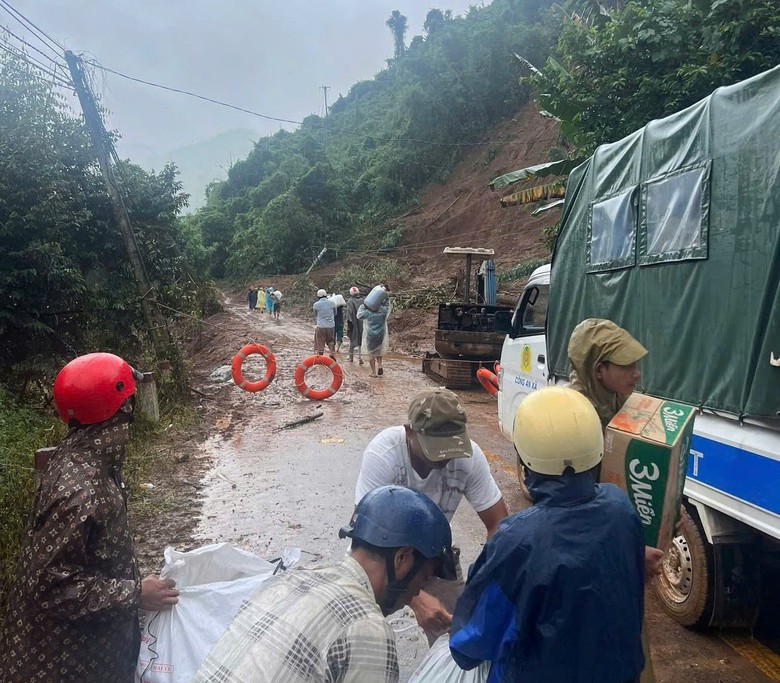Mưa lũ lịch sử tại miền Trung: H&agrave;ng cứu trợ quốc tế đến với b&agrave; con tỉnh Gia Lai, Đắk Lắk- Ảnh 26.