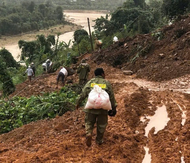 Mưa lũ lịch sử tại miền Trung: H&agrave;ng cứu trợ quốc tế đến với b&agrave; con tỉnh Gia Lai, Đắk Lắk- Ảnh 28.