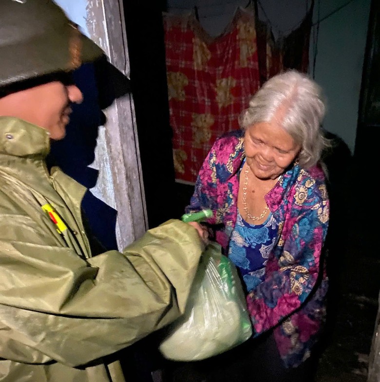 Mưa lũ lịch sử tại miền Trung: H&agrave;ng cứu trợ quốc tế đến với b&agrave; con tỉnh Gia Lai, Đắk Lắk- Ảnh 27.