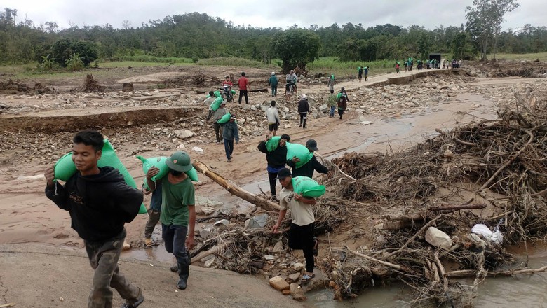 Mưa lũ lịch sử tại miền Trung: H&agrave;ng cứu trợ quốc tế đến với b&agrave; con tỉnh Gia Lai, Đắk Lắk- Ảnh 9.