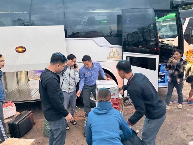 Đường sắt Trung Bộ hư hại nặng: Nhiều đoạn mất nền, ray bị treo sau mưa lũ- Ảnh 3.