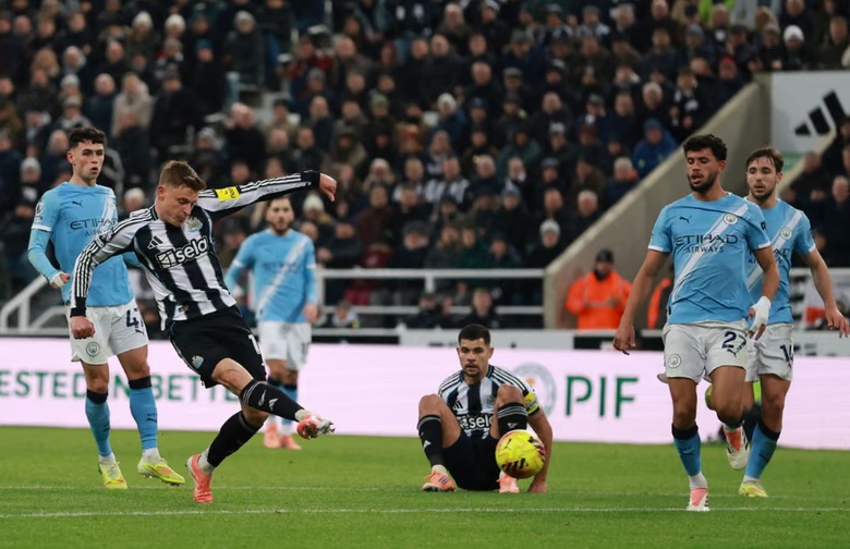 Harvey Barnes&nbsp;lập c&uacute; đ&uacute;p, Newcastle thắng kịch t&iacute;nh Man City- Ảnh 1.