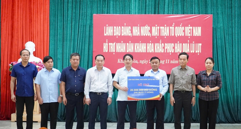 Thường trực Ban Bí thư Trần Cẩm Tú: Ưu tiên cao nhất là cứu người, không để dân đói- Ảnh 3. Thường trực Ban Bí thư Trần Cẩm Tú: Ưu tiên cao nhất là cứu người, không để dân đói- Ảnh 3.