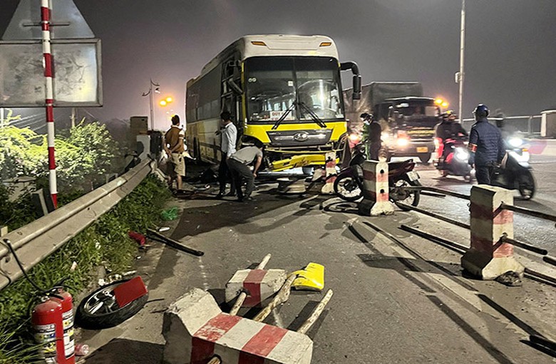 Hiện trường vụ tai nạn - Ảnh: L&ecirc; Ph&uacute;.