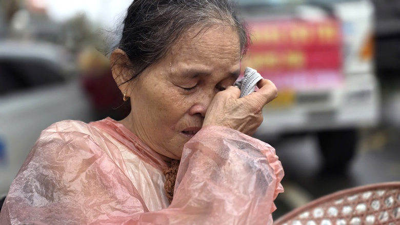 Xác xơ rốn lũ miền Trung: May mắn giữ mạng nhưng nhà đổ sập, người dân Hòa Xuân trắng tay- Ảnh 3. Xác xơ rốn lũ miền Trung: May mắn giữ mạng nhưng nhà đổ sập, người dân Hòa Xuân trắng tay- Ảnh 3.