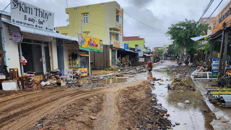 Rốn lũ H&ograve;a Thịnh tan hoang sau "đại hồng thủy": Cầu sập, đường g&atilde;y, giao th&ocirc;ng chia cắt- Ảnh 5.