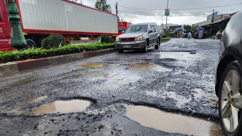 Rốn lũ H&ograve;a Thịnh tan hoang sau "đại hồng thủy": Cầu sập, đường g&atilde;y, giao th&ocirc;ng chia cắt- Ảnh 8.