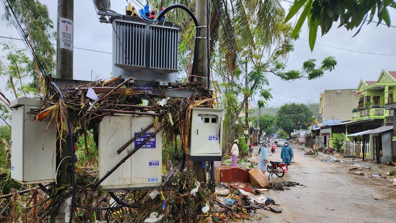 Rốn lũ H&ograve;a Thịnh tan hoang sau "đại hồng thủy": Cầu sập, đường g&atilde;y, giao th&ocirc;ng chia cắt- Ảnh 13.