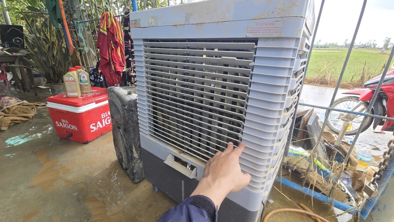 H&ograve;a Thịnh tan hoang sau lũ: Người d&acirc;n gồng m&igrave;nh v&eacute;t b&ugrave;n non, t&agrave;i sản bị mất sạch- Ảnh 10.