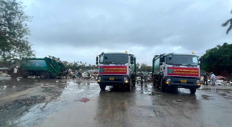 Công nhân môi trường, điện lực Quảng Ngãi hỗ trợ người dân Đắk Lắk sau lũ- Ảnh 4. Công nhân môi trường, điện lực Quảng Ngãi hỗ trợ người dân Đắk Lắk sau lũ- Ảnh 4.