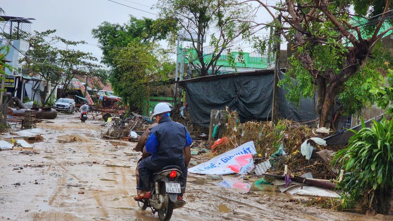 Rốn lũ H&ograve;a Thịnh tan hoang sau "đại hồng thủy": Cầu sập, đường g&atilde;y, giao th&ocirc;ng chia cắt- Ảnh 14.