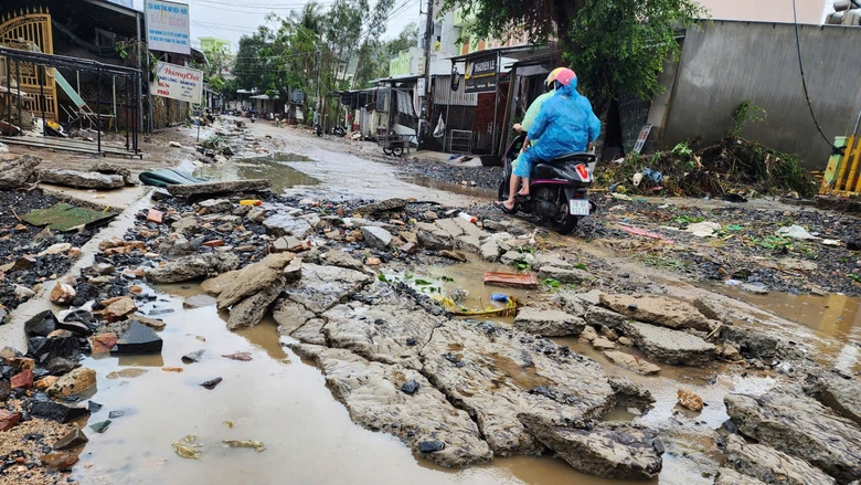 Rốn lũ H&ograve;a Thịnh tan hoang sau "đại hồng thủy": Cầu sập, đường g&atilde;y, giao th&ocirc;ng chia cắt- Ảnh 4.