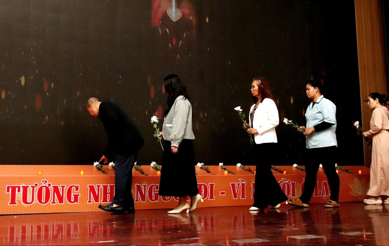 Đ&agrave; Nẵng tưởng niệm nạn nh&acirc;n tử vong do tai nạn giao th&ocirc;ng năm 2025- Ảnh 2.