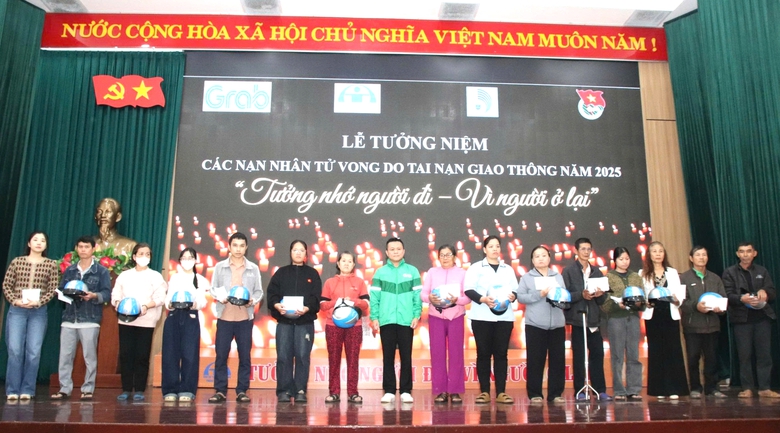 Đ&agrave; Nẵng tưởng niệm nạn nh&acirc;n tử vong do tai nạn giao th&ocirc;ng năm 2025- Ảnh 3.