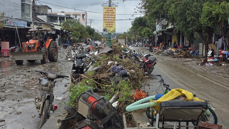 Người d&acirc;n thượng nguồn s&ocirc;ng Ba Hạ g&acirc;y dựng lại cuộc sống từ ngổn ngang b&ugrave;n đất- Ảnh 2.