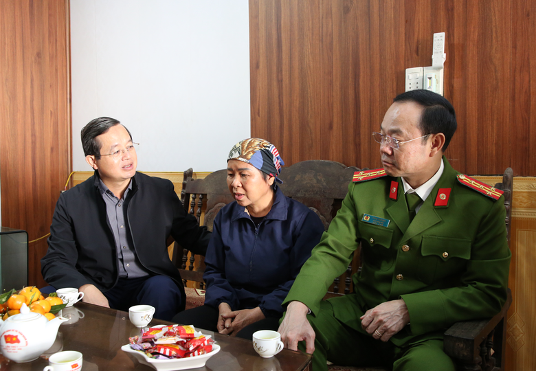 Bắc Ninh: Thăm hỏi, tặng qu&agrave; gia đ&igrave;nh c&aacute;c nạn nh&acirc;n tai nạn giao th&ocirc;ng- Ảnh 1.