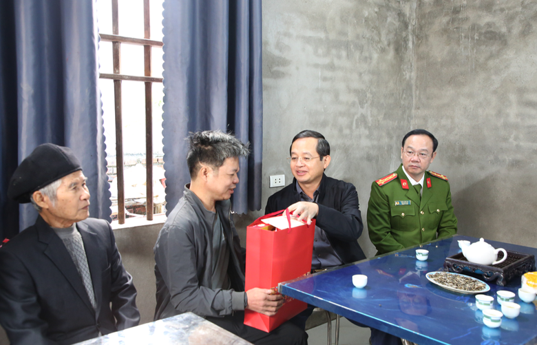 Bắc Ninh: Thăm hỏi, tặng qu&agrave; gia đ&igrave;nh c&aacute;c nạn nh&acirc;n tai nạn giao th&ocirc;ng- Ảnh 2.