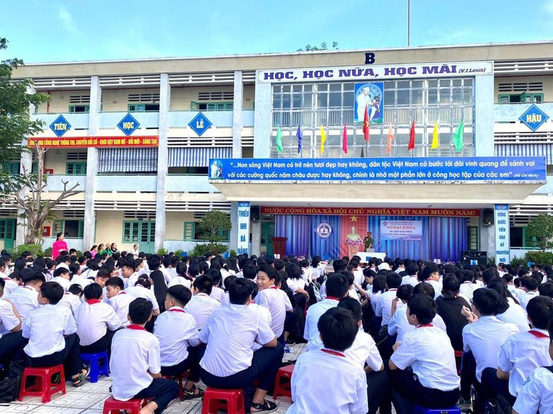 Hơn 55.000 học sinh, sinh vi&ecirc;n Đ&agrave; Nẵng được tuy&ecirc;n truyền trực tiếp về an to&agrave;n giao th&ocirc;ng- Ảnh 1.