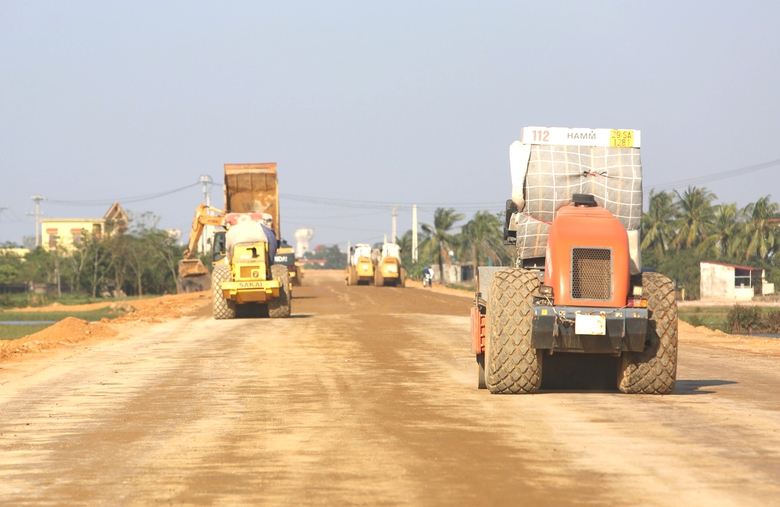 Thanh Hóa đẩy nhanh tiến độ dự án đường ven biển dài hơn 96km- Ảnh 5. Thanh Hóa đẩy nhanh tiến độ dự án đường ven biển dài hơn 96km- Ảnh 5.