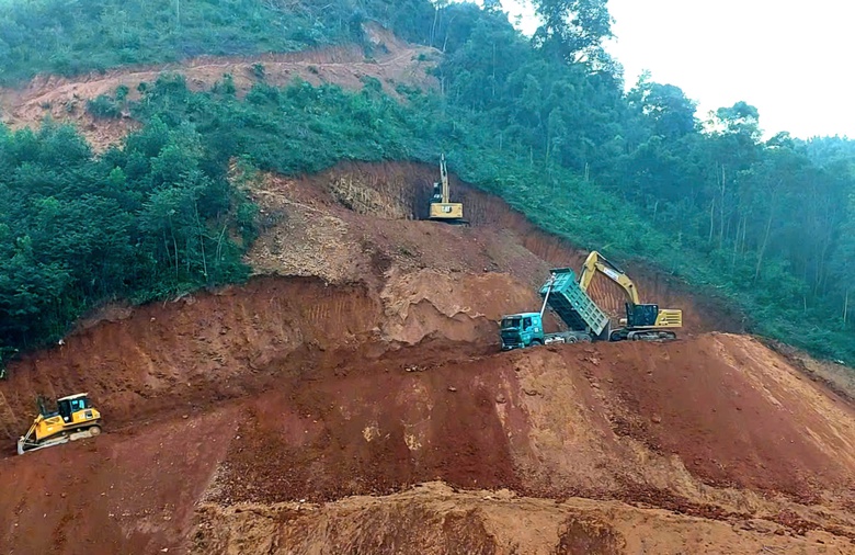 "Xé màn đêm" tăng tốc tiến độ cao tốc Chợ Mới - Bắc Kạn- Ảnh 1. "Xé màn đêm" tăng tốc tiến độ cao tốc Chợ Mới - Bắc Kạn- Ảnh 1.