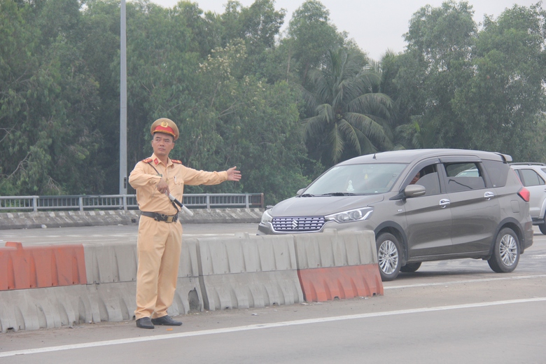 Giao th&ocirc;ng tr&ecirc;n cao tốc TP.HCM - Trung Lương ra sao sau gần 1 th&aacute;ng th&iacute; điểm ph&acirc;n l&agrave;n?- Ảnh 3.