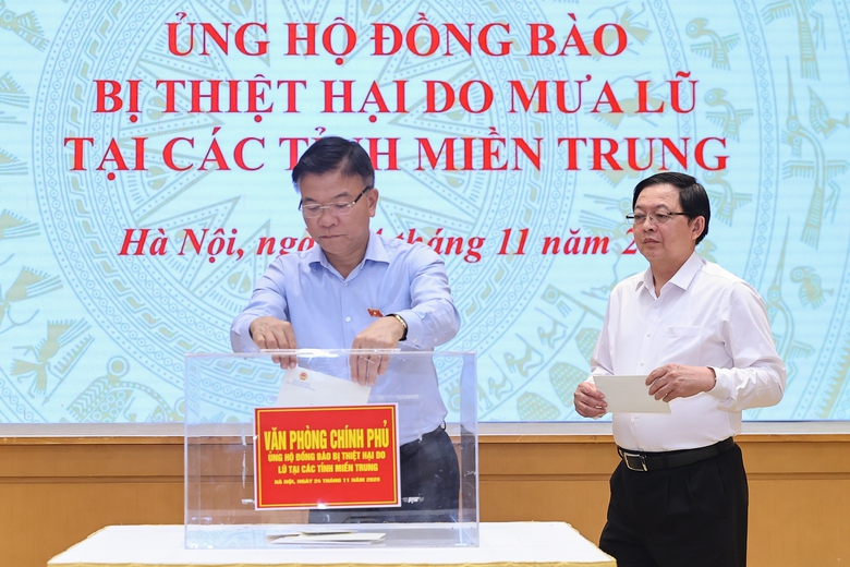 Thủ tướng v&agrave; l&atilde;nh đạo Ch&iacute;nh phủ, c&aacute;n bộ Văn ph&ograve;ng Ch&iacute;nh phủ ủng hộ đồng b&agrave;o v&ugrave;ng thi&ecirc;n tai- Ảnh 5.