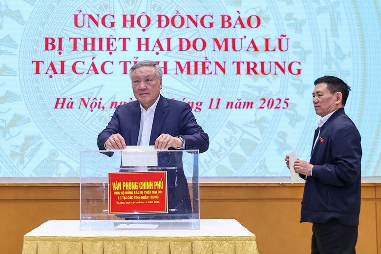 Thủ tướng v&agrave; l&atilde;nh đạo Ch&iacute;nh phủ, c&aacute;n bộ Văn ph&ograve;ng Ch&iacute;nh phủ ủng hộ đồng b&agrave;o v&ugrave;ng thi&ecirc;n tai- Ảnh 4.