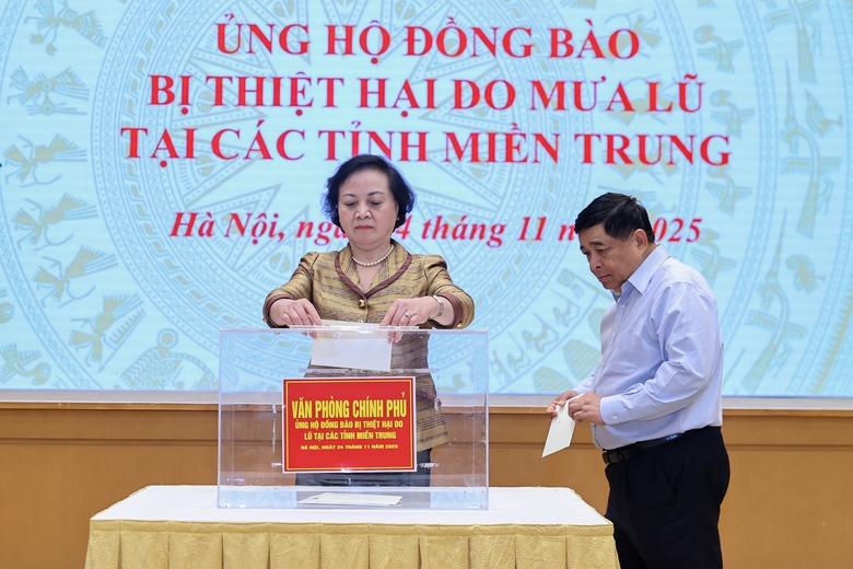 Thủ tướng v&agrave; l&atilde;nh đạo Ch&iacute;nh phủ, c&aacute;n bộ Văn ph&ograve;ng Ch&iacute;nh phủ ủng hộ đồng b&agrave;o v&ugrave;ng thi&ecirc;n tai- Ảnh 6.
