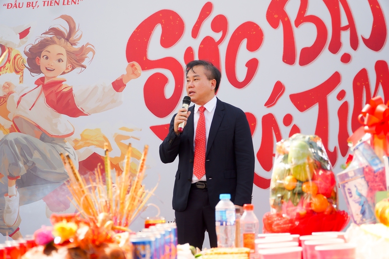 Hai cha con V&otilde; Ho&agrave;i Nam xuất hiện trong phim điện ảnh "Sức bật tr&aacute;i tim"- Ảnh 4.
