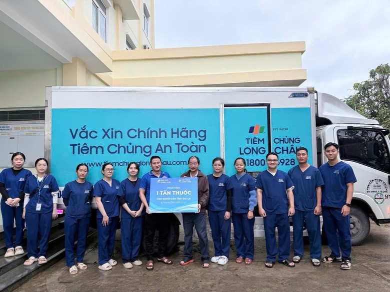 Long Ch&acirc;u hướng về miền Trung, khẩn cấp hỗ trợ th&ecirc;m 3 tấn thuốc- Ảnh 1.