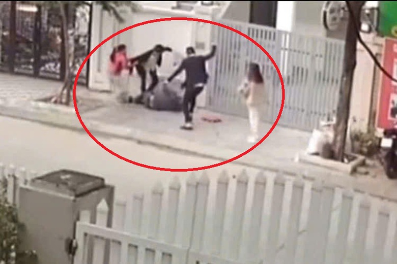 Điều tra vụ người đ&agrave;n &ocirc;ng bị đ&aacute;nh hội đồng tr&ecirc;n vỉa h&egrave; ở H&agrave; Nội- Ảnh 1.