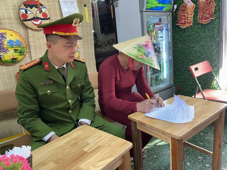 H&agrave; Nội: Tiếp tục kiểm tra, xử l&yacute; vi phạm tại &ldquo;phố c&agrave; ph&ecirc; đường t&agrave;u&rdquo; Kh&acirc;m Thi&ecirc;n - L&ecirc; Duẩn- Ảnh 5.