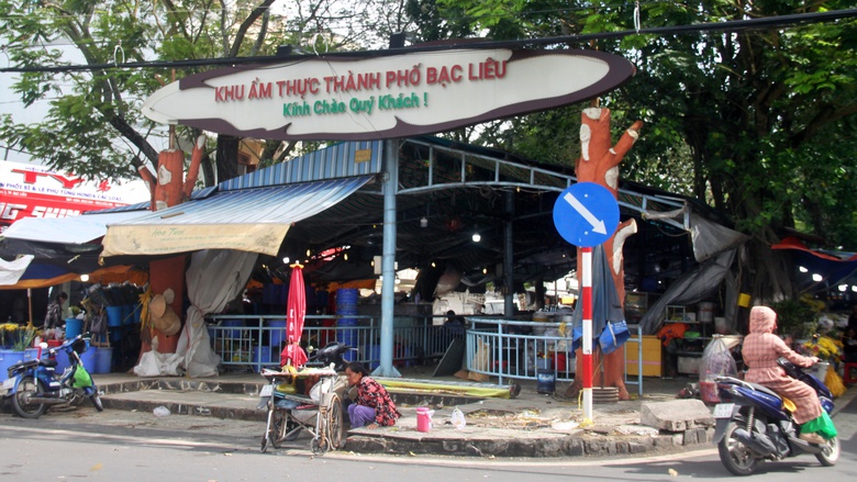 C&agrave; Mau: Di dời c&aacute;c hộ d&acirc;n khu ẩm thực, chợ đ&ecirc;m về đường H&ograve;a B&igrave;nh- Ảnh 1.