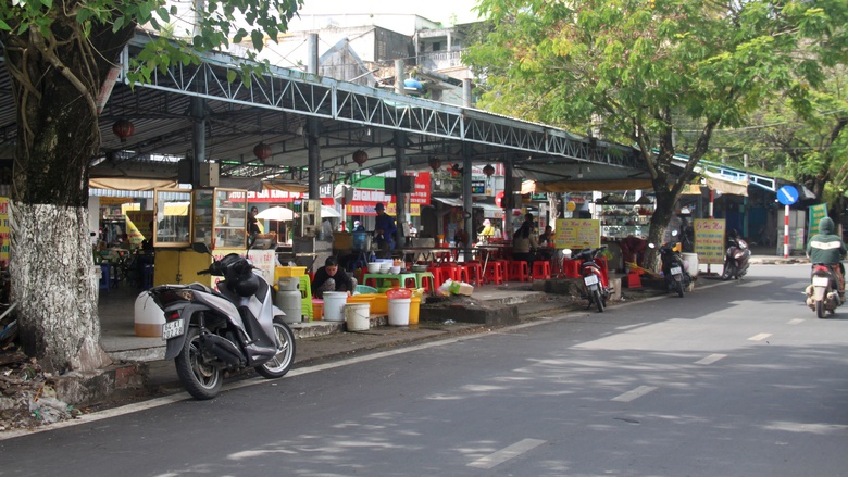 C&agrave; Mau: Di dời c&aacute;c hộ d&acirc;n khu ẩm thực, chợ đ&ecirc;m về đường H&ograve;a B&igrave;nh- Ảnh 2.