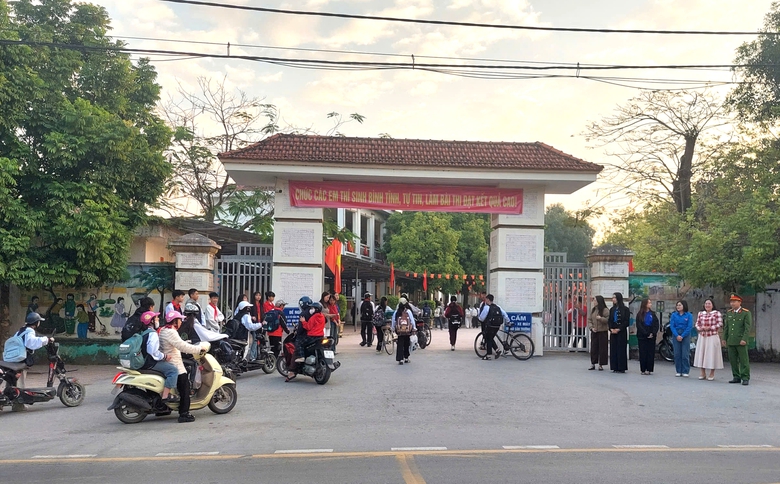 Ph&uacute; Thọ: Ph&aacute;t huy hiệu quả m&ocirc; h&igrave;nh &ldquo;Cổng trường an to&agrave;n giao th&ocirc;ng&rdquo;- Ảnh 1.