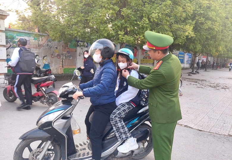 Ph&uacute; Thọ: Ph&aacute;t huy hiệu quả m&ocirc; h&igrave;nh &ldquo;Cổng trường an to&agrave;n giao th&ocirc;ng&rdquo;- Ảnh 3.