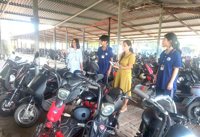 Ph&uacute; Thọ: Ph&aacute;t huy hiệu quả m&ocirc; h&igrave;nh &ldquo;Cổng trường an to&agrave;n giao th&ocirc;ng&rdquo;- Ảnh 6.